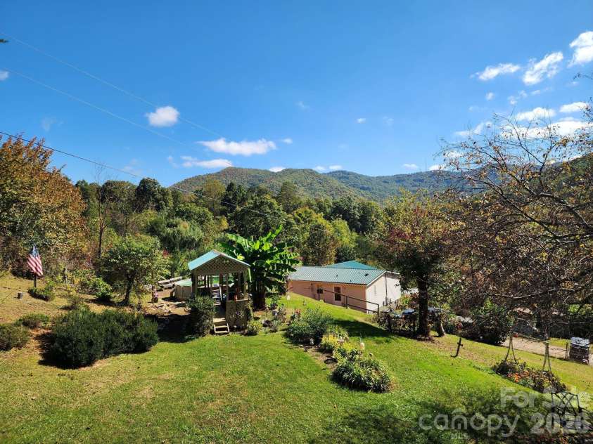 41 Gunches Dirt Road, Candler, NC 28715.  MLS# CAR4337380, YatesRealty ID 6331. 