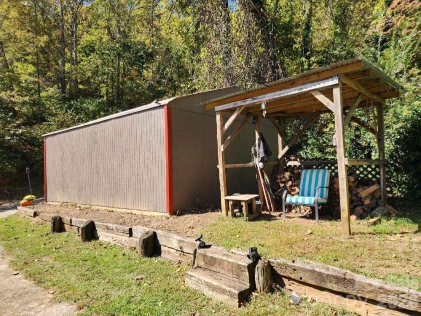41 Gunches Dirt Road, Candler, NC 28715.  MLS# CAR4337380, YatesRealty ID 6331. 