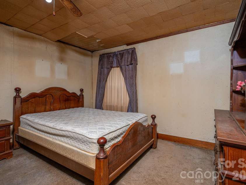 1354 Harless Road, Lincolnton, NC 28092.  MLS# CAR4360675, YatesRealty ID 6332. Main level bedroom