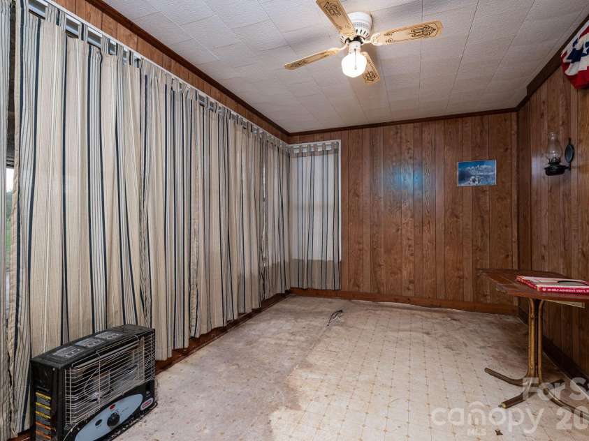 1354 Harless Road, Lincolnton, NC 28092.  MLS# CAR4360675, YatesRealty ID 6332. Sunroom