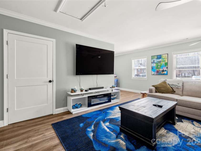 7219 Morningdew Court, Denver, NC 28037.  MLS# CAR4233795, YatesRealty ID 6333. Entrance into greenroom