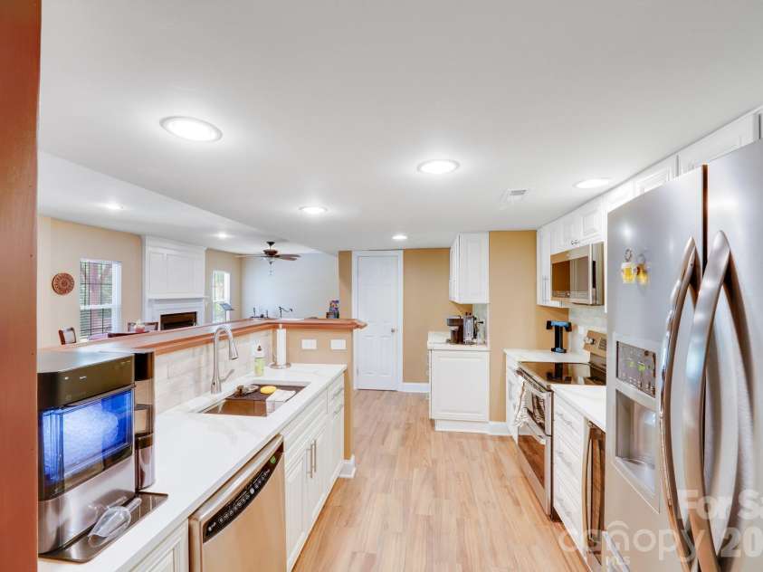 9433 Stonebridge Way, Mint Hill, NC 28227.  MLS# CAR4352110, YatesRealty ID 6333. Basement Full Kitchen 2