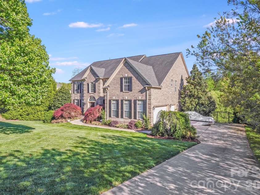 9433 Stonebridge Way, Mint Hill, NC 28227.  MLS# CAR4352110, YatesRealty ID 6333. Front right view