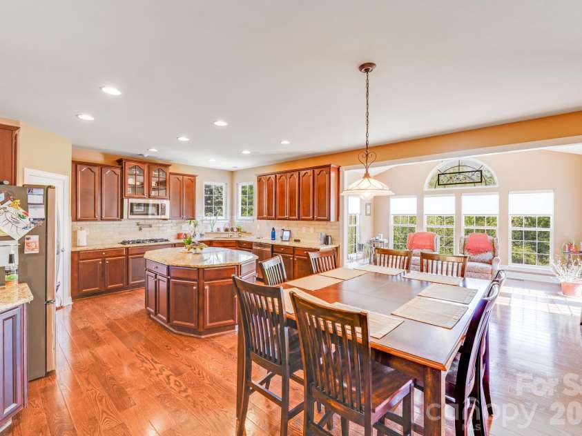 9433 Stonebridge Way, Mint Hill, NC 28227.  MLS# CAR4352110, YatesRealty ID 6333. Kitchen