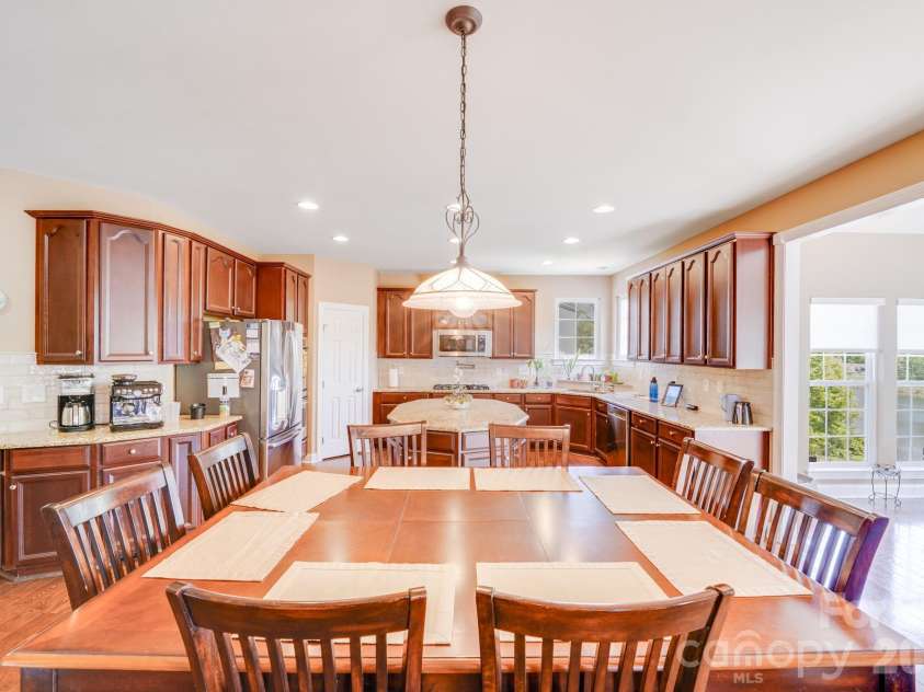 9433 Stonebridge Way, Mint Hill, NC 28227.  MLS# CAR4352110, YatesRealty ID 6333. Kitchen Breakfast Area