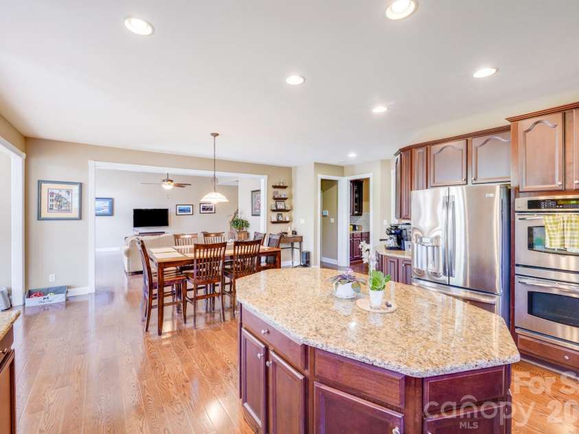 9433 Stonebridge Way, Mint Hill, NC 28227.  MLS# CAR4352110, YatesRealty ID 6333. Kitchen Island