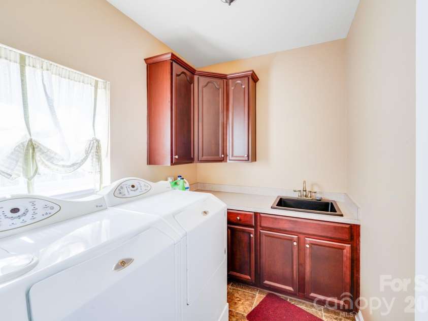 9433 Stonebridge Way, Mint Hill, NC 28227.  MLS# CAR4352110, YatesRealty ID 6333. Laundry