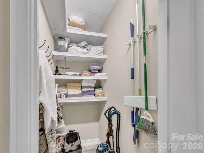 605 Red Bank Road, Waynesville, NC 28786.  MLS# CAR4354572, YatesRealty ID 6334. 