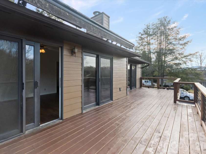 38 Eagle Run, Brevard, NC 28712.  MLS# CAR4337134, YatesRealty ID 6336. 