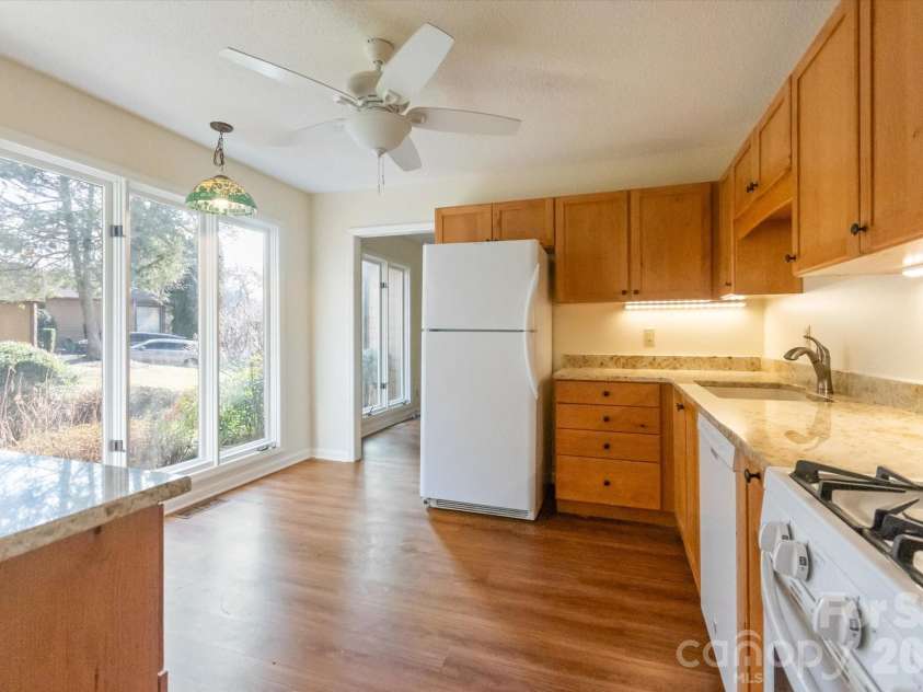 38 Eagle Run, Brevard, NC 28712.  MLS# CAR4337134, YatesRealty ID 6336. 