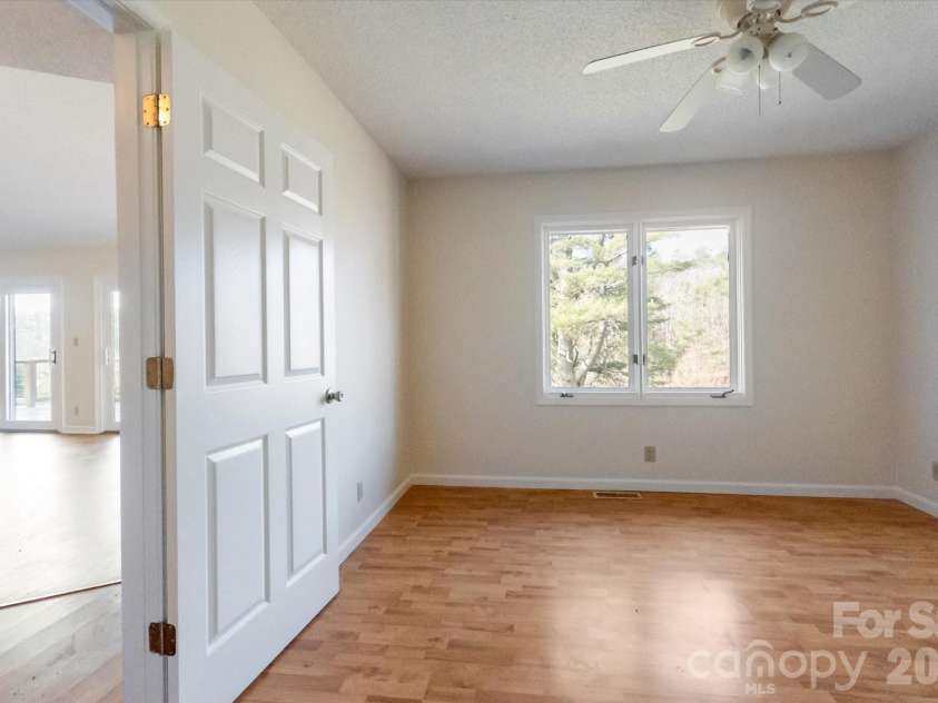 38 Eagle Run, Brevard, NC 28712.  MLS# CAR4337134, YatesRealty ID 6336. 