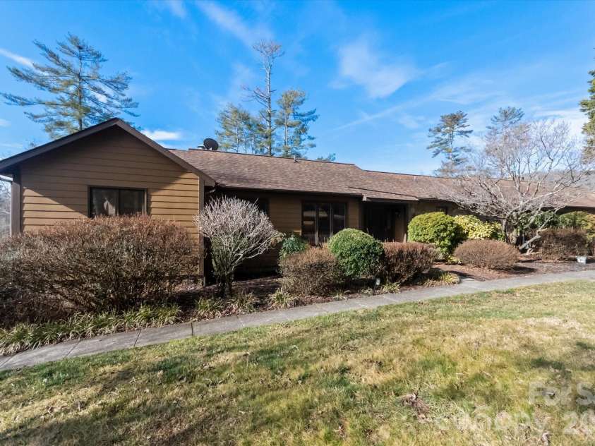 38 Eagle Run, Brevard, NC 28712.  MLS# CAR4337134, YatesRealty ID 6336. 