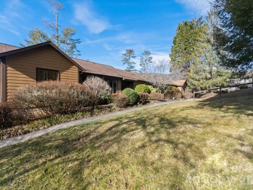 38 Eagle Run, Brevard, NC 28712.  MLS# CAR4337134, YatesRealty ID 6336. 