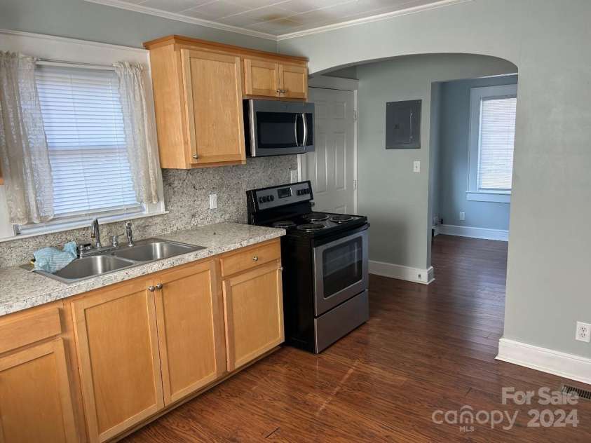37722 US 52 Highway, New London, NC 28127.  MLS# CAR4195462, YatesRealty ID 6337. Kitchen