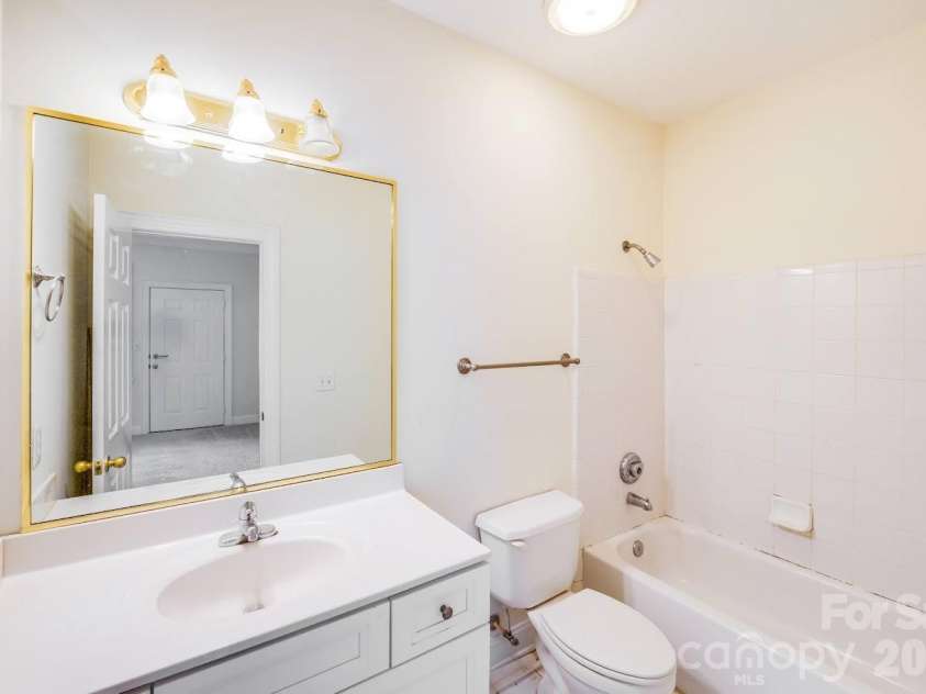 5601 Fairview Road, Charlotte, NC 28209.  MLS# CAR4302815, YatesRealty ID 6337. 2nd bath