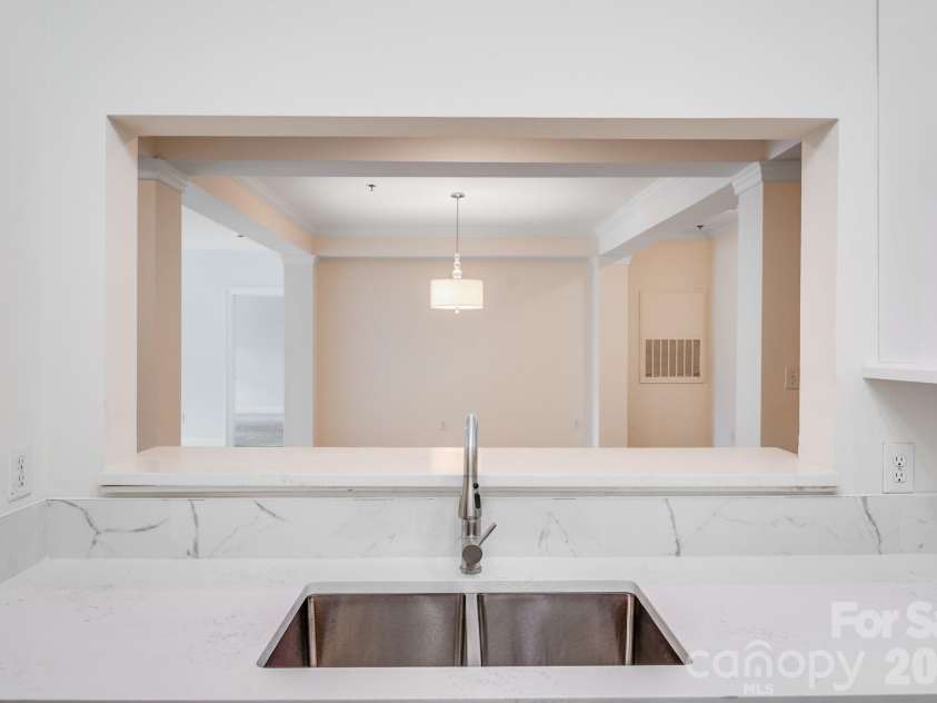 5601 Fairview Road, Charlotte, NC 28209.  MLS# CAR4302815, YatesRealty ID 6337. 