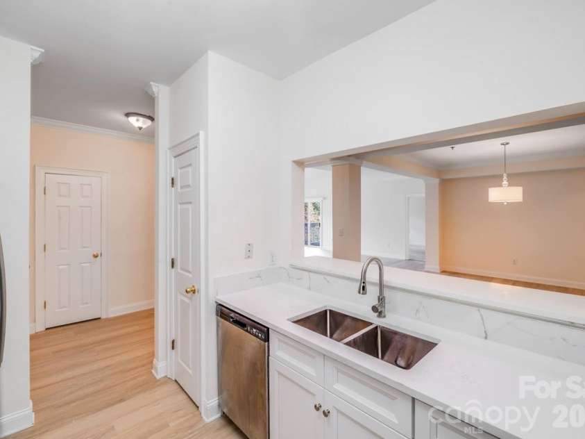 5601 Fairview Road, Charlotte, NC 28209.  MLS# CAR4302815, YatesRealty ID 6337. 