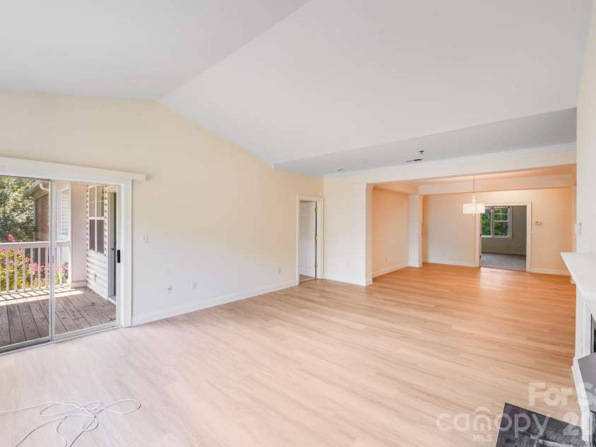 5601 Fairview Road, Charlotte, NC 28209.  MLS# CAR4302815, YatesRealty ID 6337. 