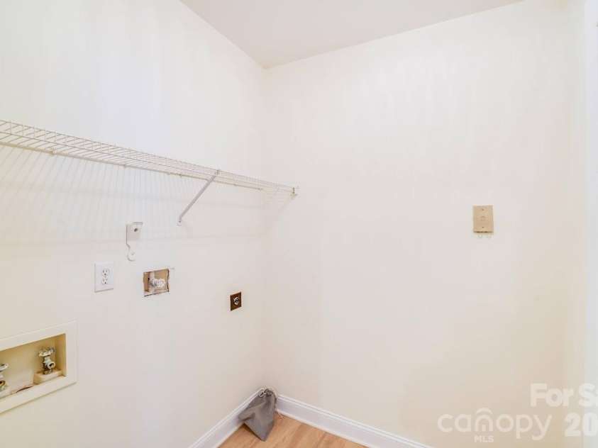 5601 Fairview Road, Charlotte, NC 28209.  MLS# CAR4302815, YatesRealty ID 6337. Laundry room