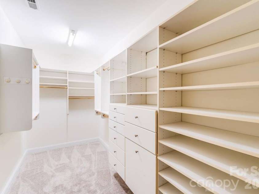 5601 Fairview Road, Charlotte, NC 28209.  MLS# CAR4302815, YatesRealty ID 6337. Primary Closet