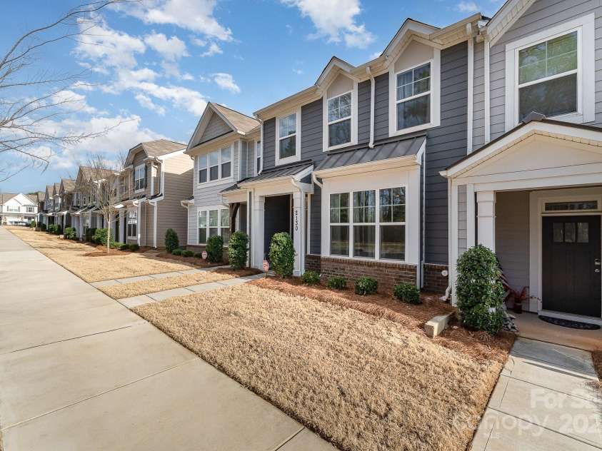 2130 Blewett Drive, Charlotte, NC 28269.  MLS# CAR4229070, YatesRealty ID 6338. 