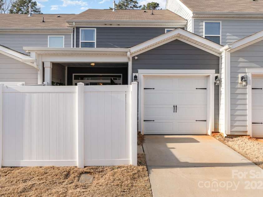 2130 Blewett Drive, Charlotte, NC 28269.  MLS# CAR4229070, YatesRealty ID 6338. 