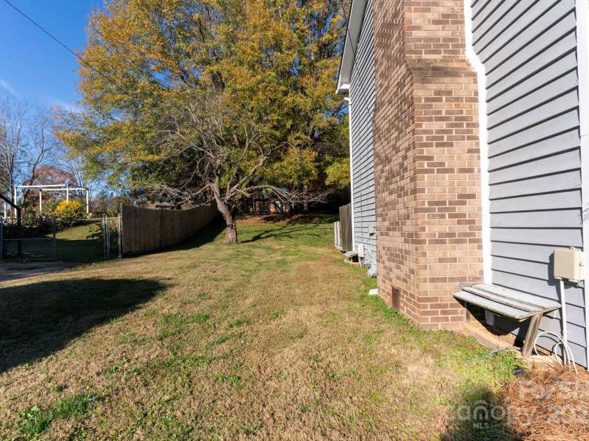 702 Pierce Avenue, Mount Holly, NC 28120.  MLS# CAR4204126, YatesRealty ID 634. 