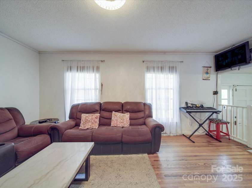 6820 Elm Forest Drive, Charlotte, NC 28212.  MLS# CAR4246646, YatesRealty ID 6342. 