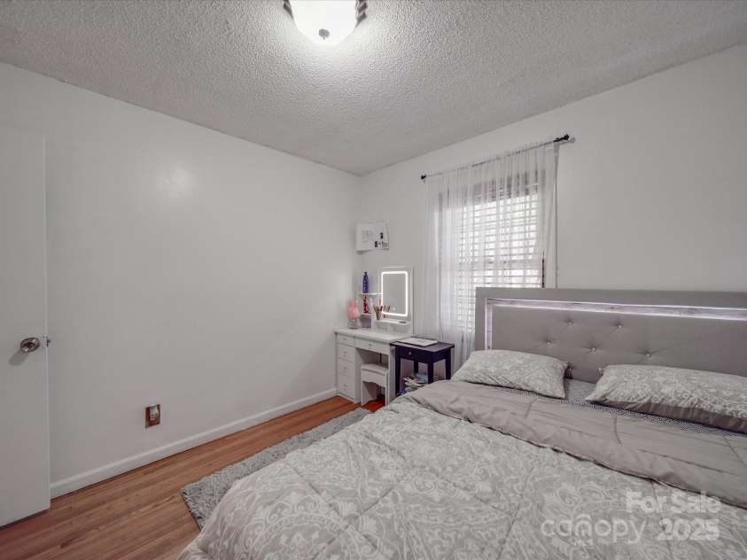 6820 Elm Forest Drive, Charlotte, NC 28212.  MLS# CAR4246646, YatesRealty ID 6342. 