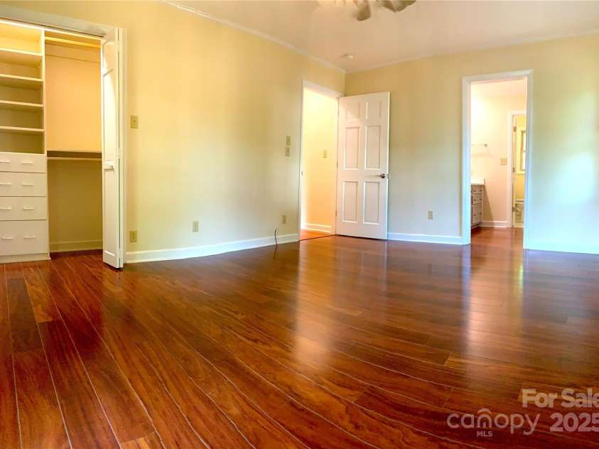 211 Worthington Street, Shelby, NC 28150.  MLS# CAR4243112, YatesRealty ID 6346. 