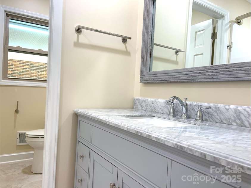 211 Worthington Street, Shelby, NC 28150.  MLS# CAR4243112, YatesRealty ID 6346. 