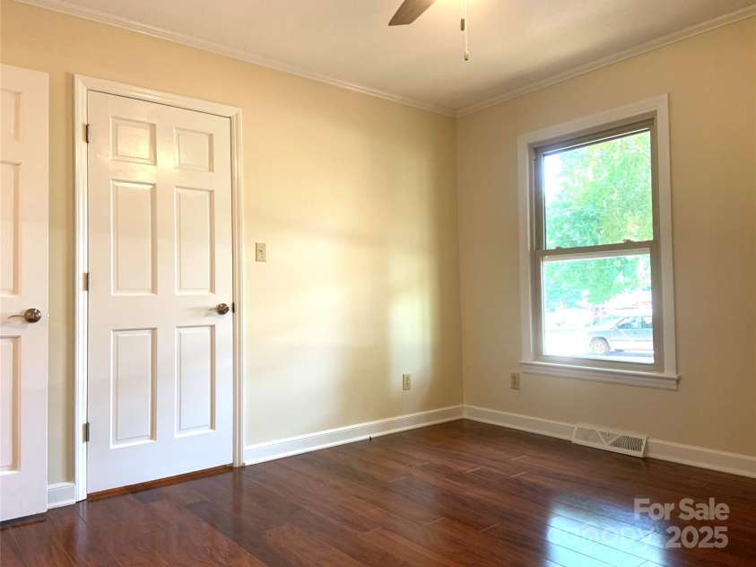 211 Worthington Street, Shelby, NC 28150.  MLS# CAR4243112, YatesRealty ID 6346. 