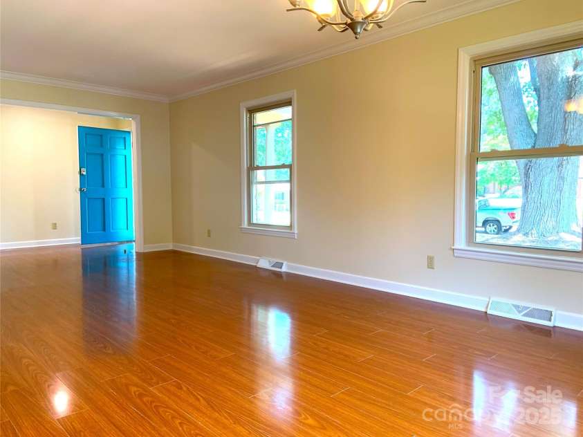 211 Worthington Street, Shelby, NC 28150.  MLS# CAR4243112, YatesRealty ID 6346. Great Room at front of home