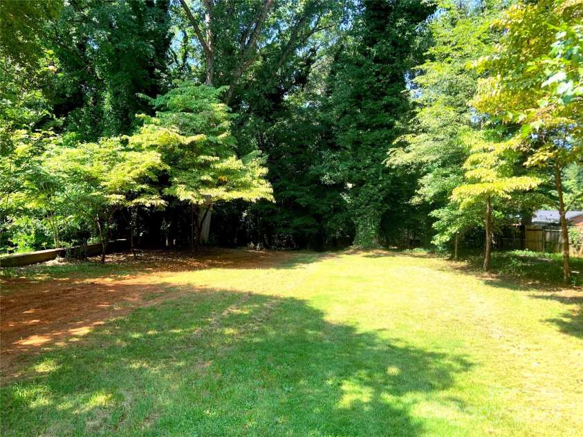 211 Worthington Street, Shelby, NC 28150.  MLS# CAR4243112, YatesRealty ID 6346. Large Back yard