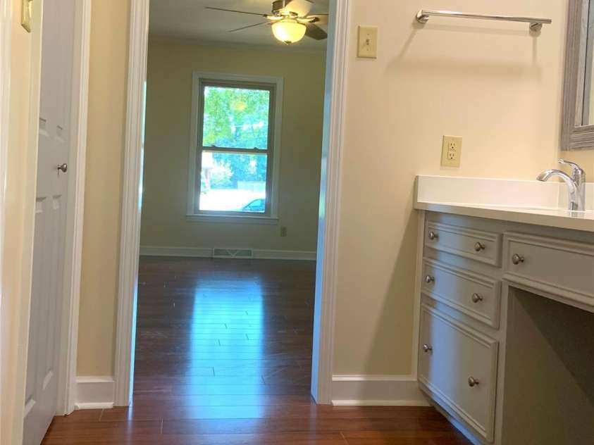 211 Worthington Street, Shelby, NC 28150.  MLS# CAR4243112, YatesRealty ID 6346. Primary Full Bathroom