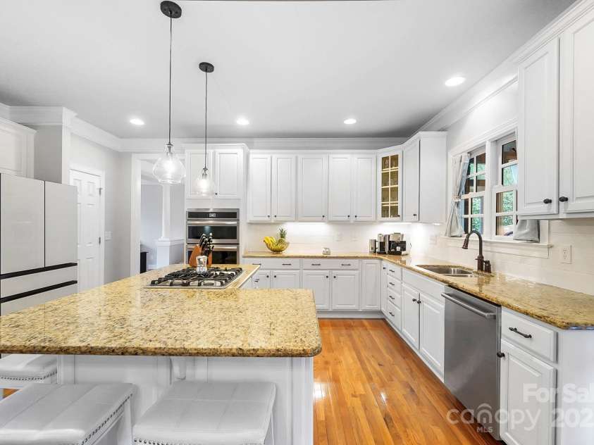 16532 Flintrock Falls Lane, Charlotte, NC 28278.  MLS# CAR4247565, YatesRealty ID 6347. 