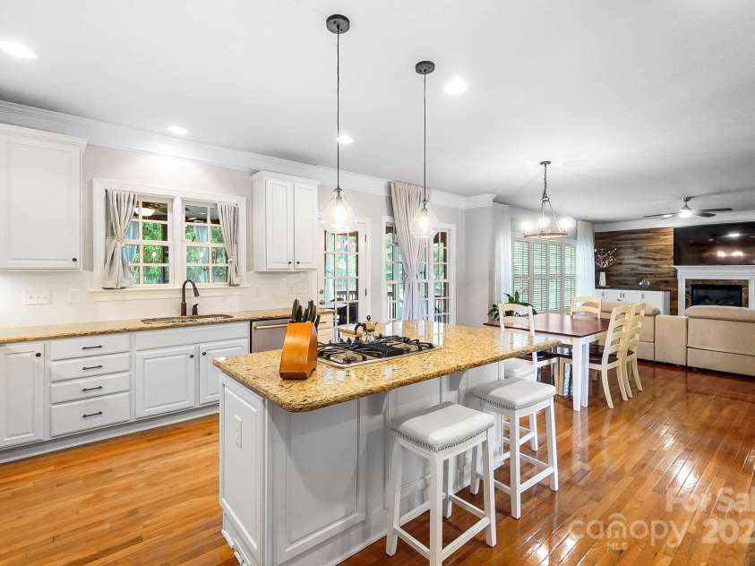 16532 Flintrock Falls Lane, Charlotte, NC 28278.  MLS# CAR4247565, YatesRealty ID 6347. 