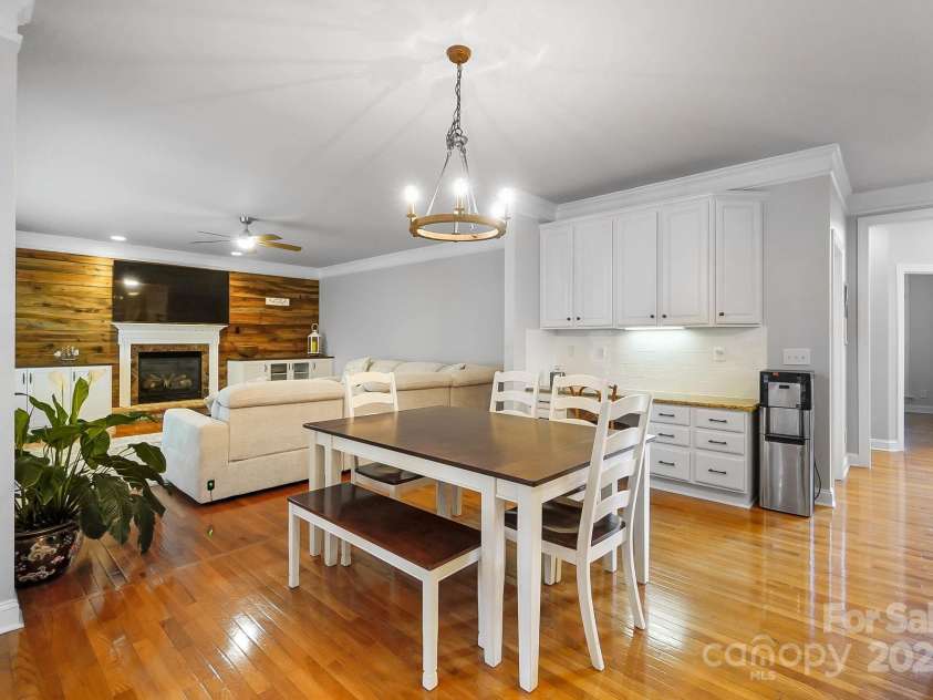 16532 Flintrock Falls Lane, Charlotte, NC 28278.  MLS# CAR4247565, YatesRealty ID 6347. 