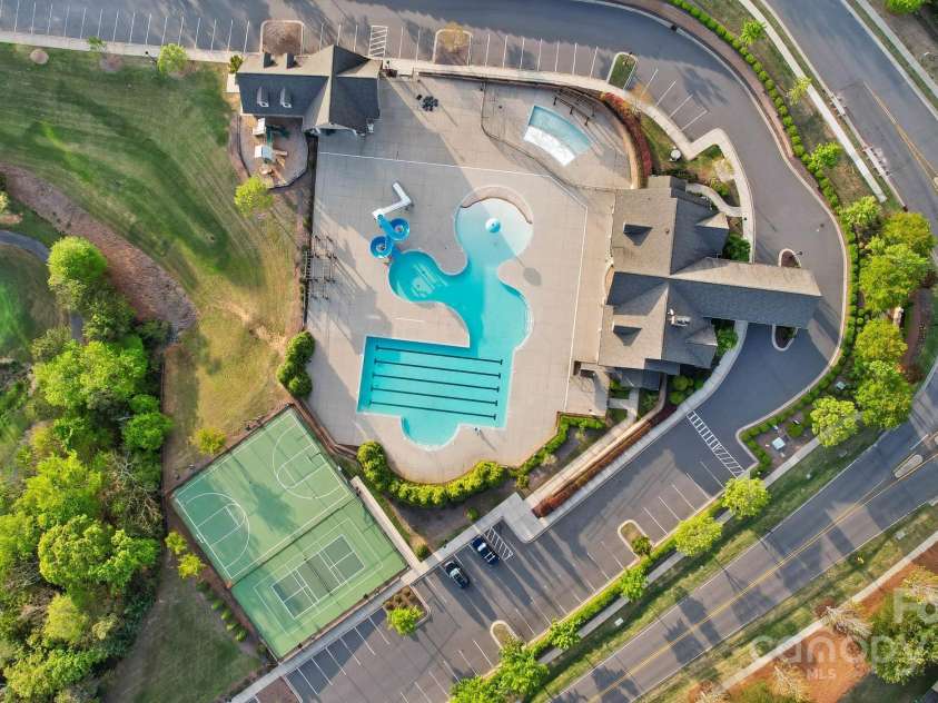 16532 Flintrock Falls Lane, Charlotte, NC 28278.  MLS# CAR4247565, YatesRealty ID 6347. Community clubhouse, pool, pickleball, and basketball courts.