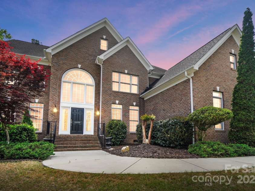 16532 Flintrock Falls Lane, Charlotte, NC 28278.  MLS# CAR4247565, YatesRealty ID 6347. Stunning home with tons of updates!