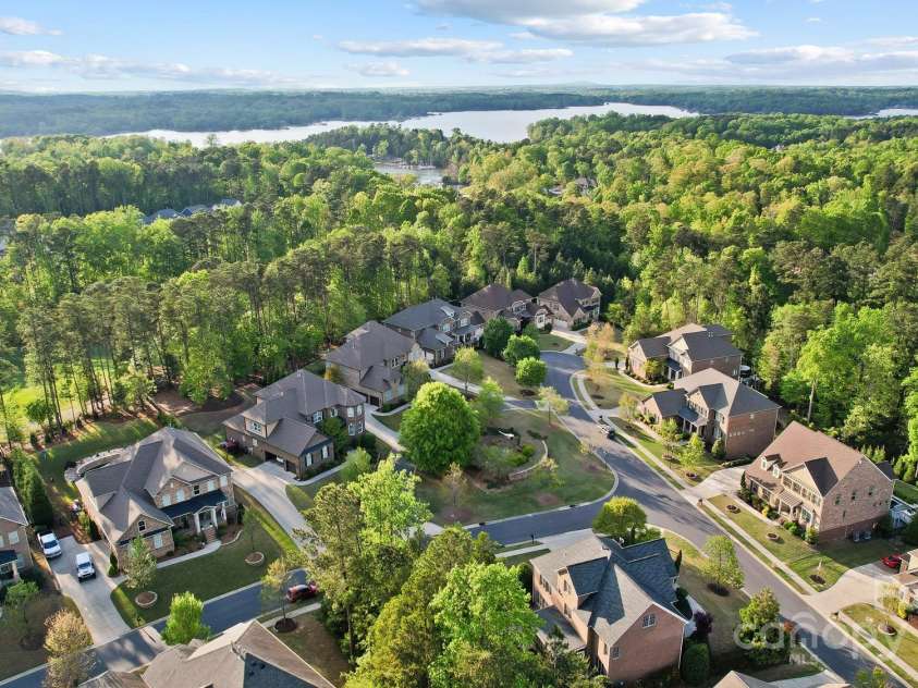 16532 Flintrock Falls Lane, Charlotte, NC 28278.  MLS# CAR4247565, YatesRealty ID 6347. Welcome to the gated neighborhood inside The Palisades.  Close to Lake Wylie!