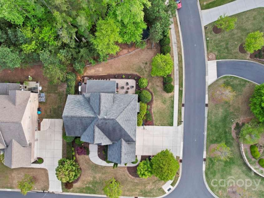 16532 Flintrock Falls Lane, Charlotte, NC 28278.  MLS# CAR4247565, YatesRealty ID 6347. Wonderful lot with privacy, the side street only serves about 10 homes.  Not tons of traffic.