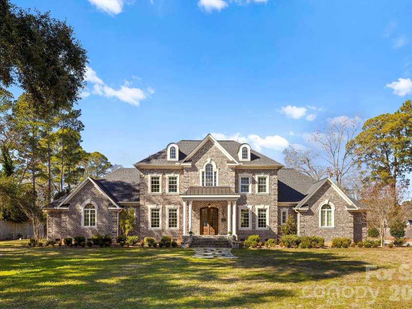 419 Greene Street, Cheraw, SC 29520.  MLS# CAR4343990, YatesRealty ID 6348. 