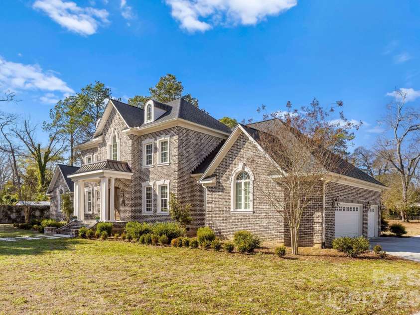 419 Greene Street, Cheraw, SC 29520.  MLS# CAR4343990, YatesRealty ID 6348. 