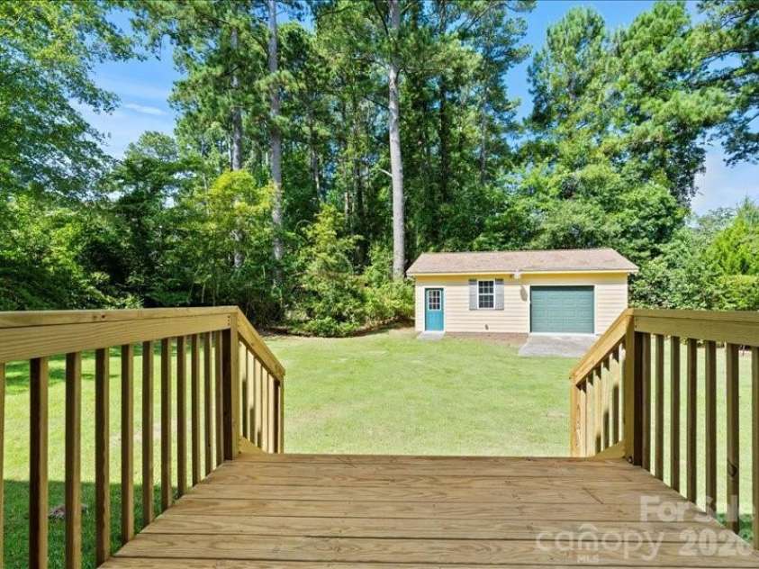 201 Poplar Street, Cheraw, SC 29520.  MLS# CAR4353189, YatesRealty ID 6350. 
