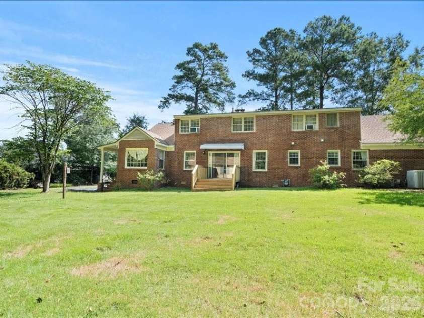 201 Poplar Street, Cheraw, SC 29520.  MLS# CAR4353189, YatesRealty ID 6350. 