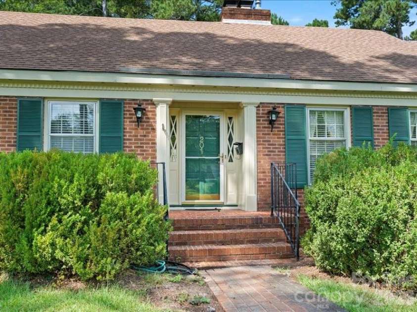 201 Poplar Street, Cheraw, SC 29520.  MLS# CAR4353189, YatesRealty ID 6350. 