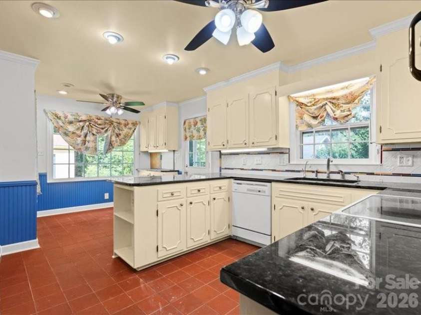 201 Poplar Street, Cheraw, SC 29520.  MLS# CAR4353189, YatesRealty ID 6350. 