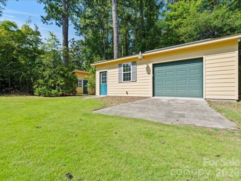 201 Poplar Street, Cheraw, SC 29520.  MLS# CAR4353189, YatesRealty ID 6350. 