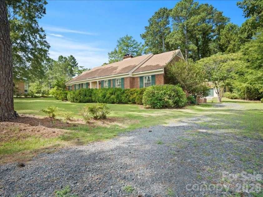 201 Poplar Street, Cheraw, SC 29520.  MLS# CAR4353189, YatesRealty ID 6350. 